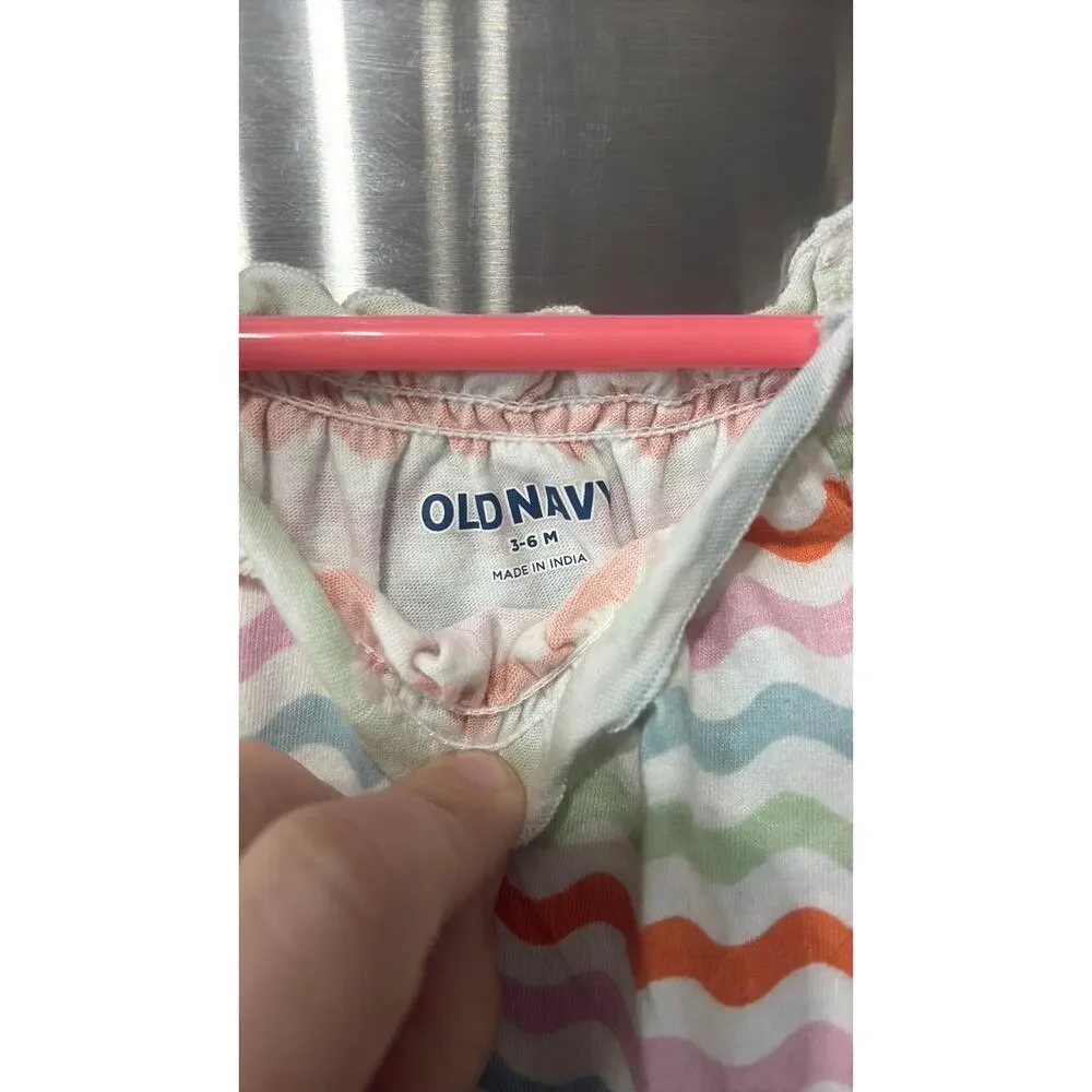 5/$10 Colorful Zigzag Onesie - Old Navy - 3-6mo